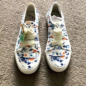 NWT Blowfish Beach Sneakers